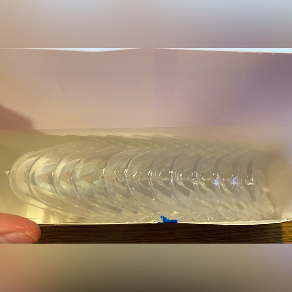 New in box package of 12 clear acrylic easel stands 2.64 inch height from Hipiwe - Picture 5 of 13